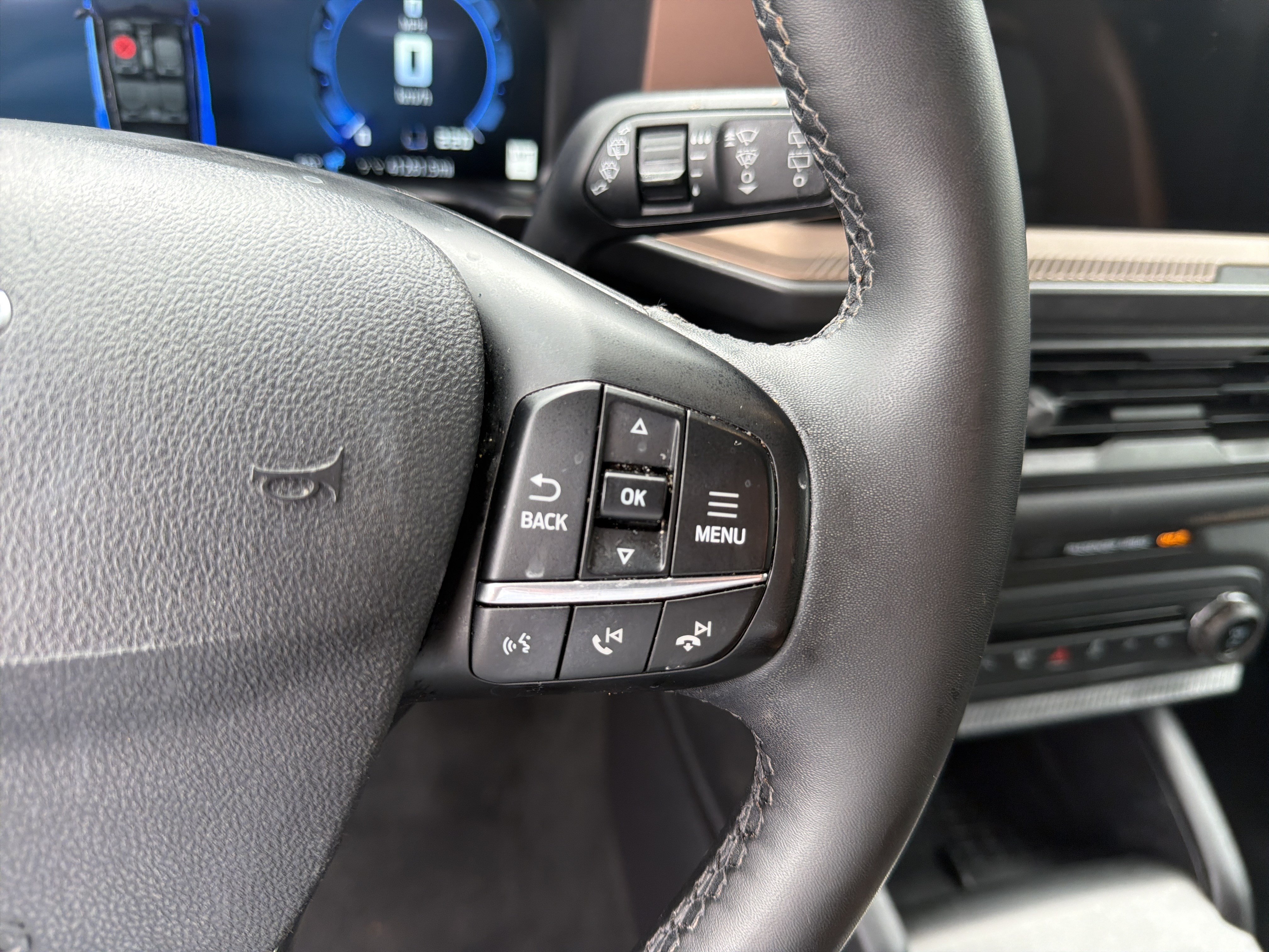 Certified 2025 Ford Bronco Sport Outer Banks w/ Outer Banks Tech Package+ AWD/4WD image 32
