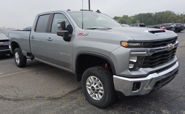 Used 2024 Chevrolet Silverado 2500 LT w/ All Star Edition AWD/4WD image 2