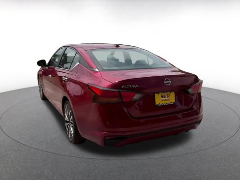 Used 2025 Nissan Altima 2.5 SV FWD image 10