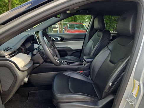Used 2025 Jeep Compass Limited AWD/4WD image 8