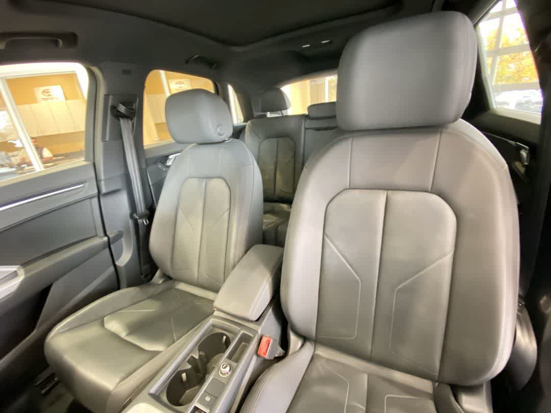 Used 2020 Audi Q3 2.0T Premium w/ Convenience Package AWD/4WD image 14