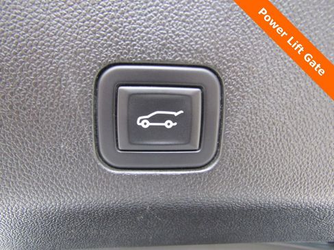 Used 2023 Chevrolet Tahoe Z71 w/ Luxury Package image 25