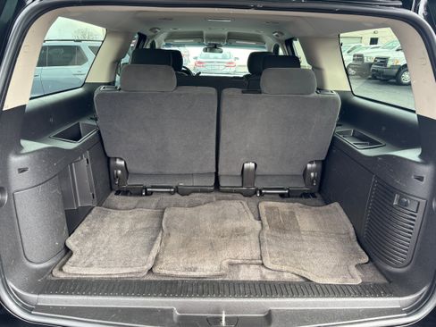 Used 2010 Chevrolet Suburban LS RWD image 13