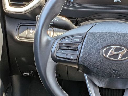 Used 2025 Hyundai Venue SEL FWD image 18