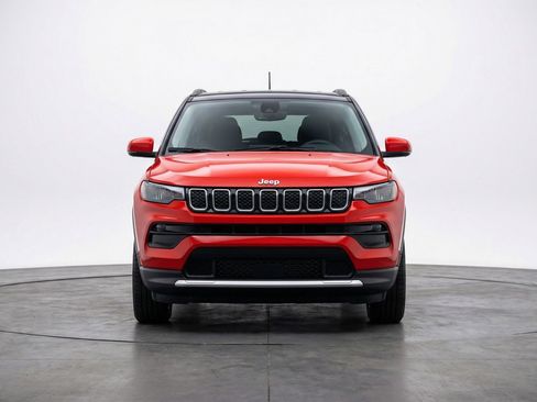 Used 2025 Jeep Compass Limited AWD/4WD image 2