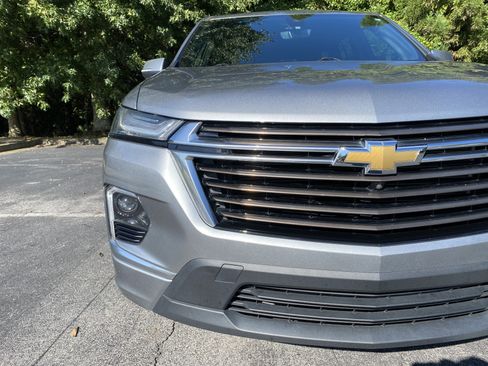 Used 2023 Chevrolet Traverse High Country FWD image 14