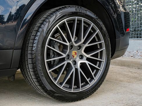 Used 2019 Porsche Cayenne S image 51