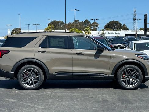 New 2026 Ford Explorer ST-Line w/ ST-Line Street Pack AWD/4WD image 3