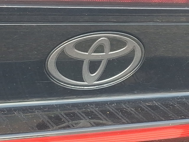 Used 2025 Toyota Prius LE FWD image 4