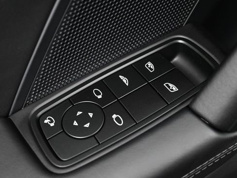 Used 2025 Porsche 911 Carrera image 17