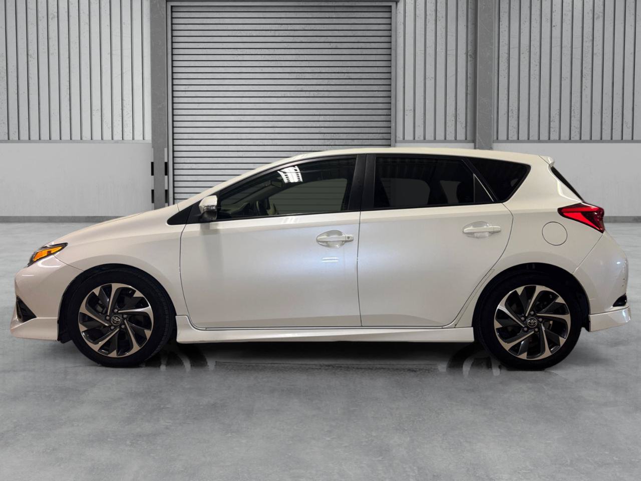 Used 2017 Toyota Corolla iM FWD image 30
