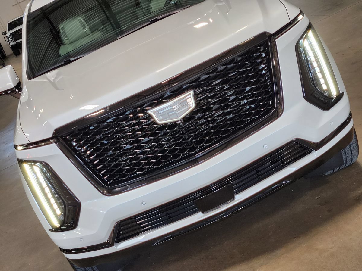 Used 2025 Cadillac Escalade Sport w/ Touring Package AWD/4WD image 19