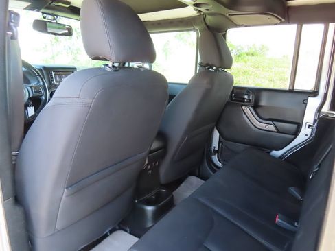 Used 2018 Jeep Wrangler Unlimited Sport S AWD/4WD image 23