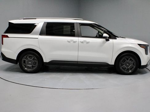 Used 2026 Kia Carnival EX FWD image 7