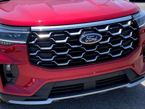 Certified 2025 Ford Explorer Platinum w/ Ultimate Package AWD/4WD image 30
