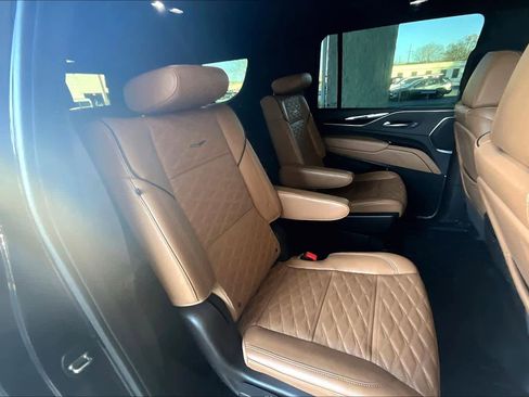 Used 2023 Cadillac Escalade ESV Premium Luxury image 20