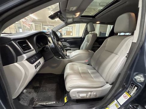 Used 2018 Toyota Highlander Limited image 18