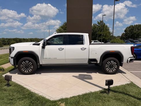Used 2025 GMC Sierra 3500 Denali Ultimate w/ Snow Plow Prep/Camper Package AWD/4WD image 6
