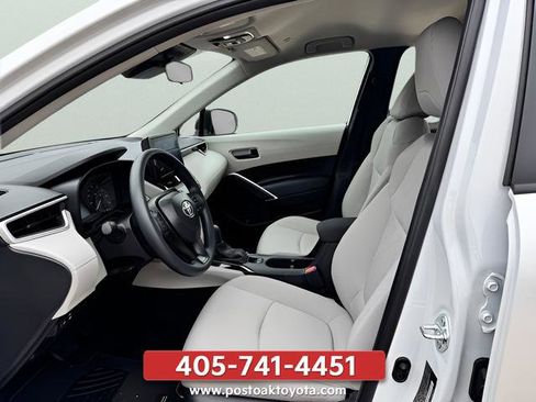 Used 2025 Toyota Corolla Cross L FWD image 10