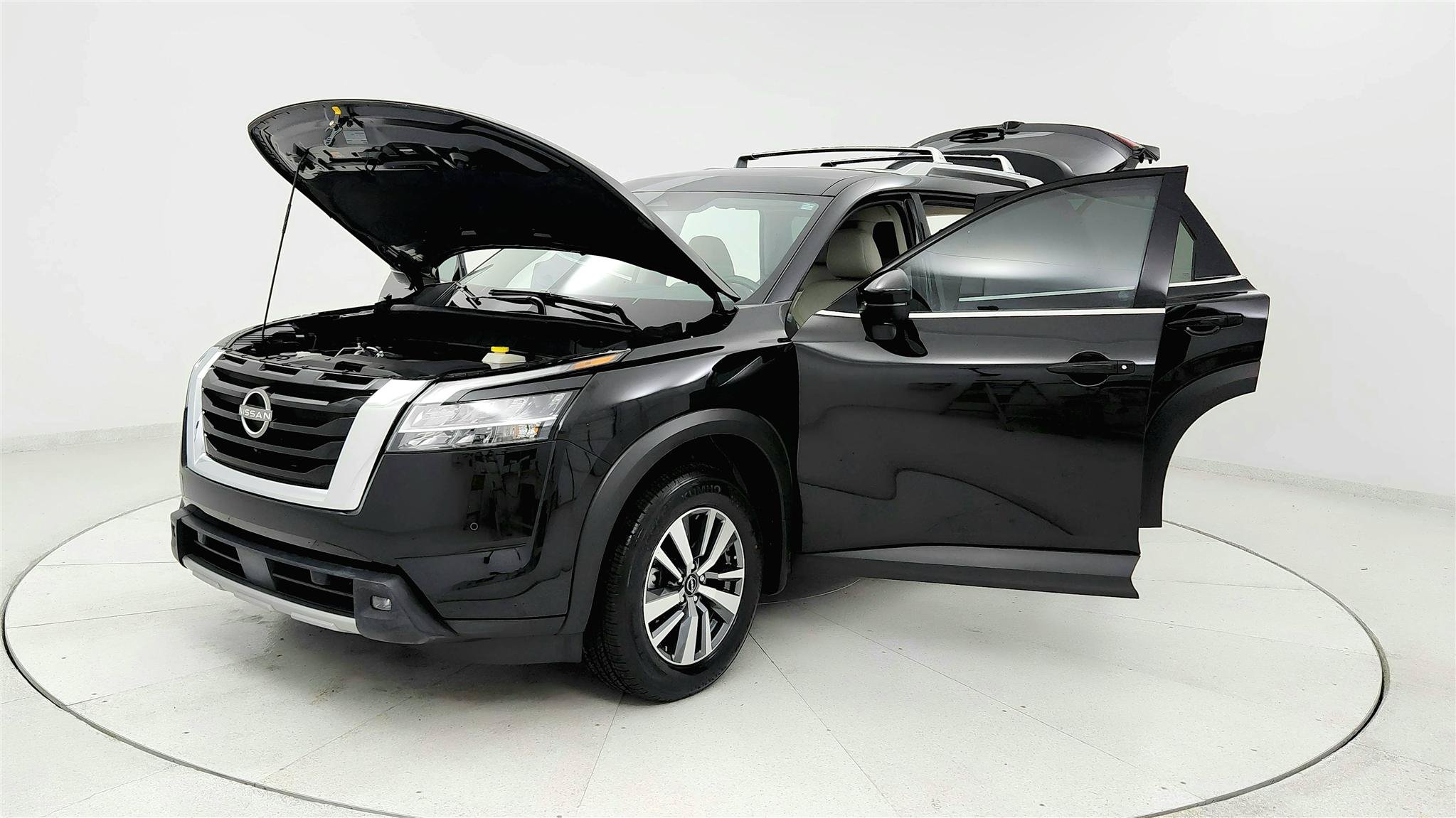 Used 2024 Nissan Pathfinder SL w/ Cargo Package FWD image 9