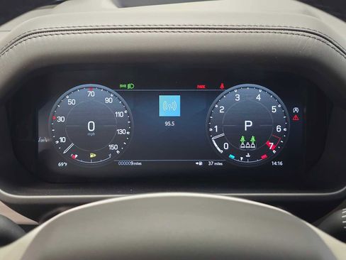 New 2026 Land Rover Defender 130 X-Dynamic SE image 25