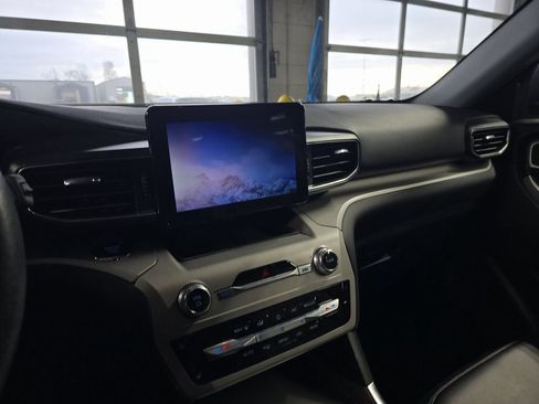Used 2023 Ford Explorer XLT w/ Equipment Group 202A image 5