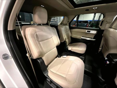 Used 2023 Ford Explorer Limited w/ Limited Technology Package image 16