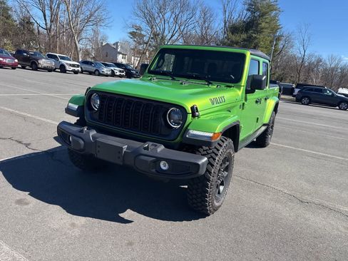 Used 2025 Jeep Gladiator Sport image 3