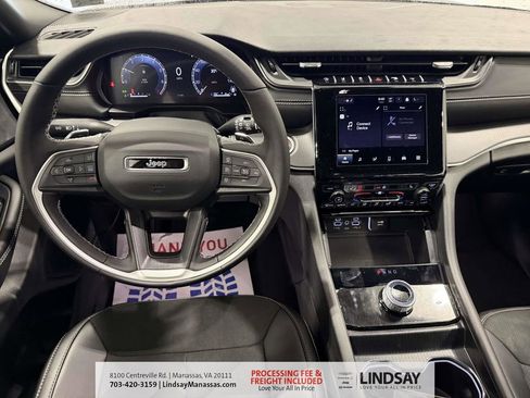 New 2025 Jeep Grand Cherokee Altitude AWD/4WD image 18