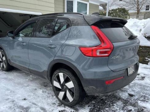 Used 2023 Volvo XC40 Recharge Ultimate image 4