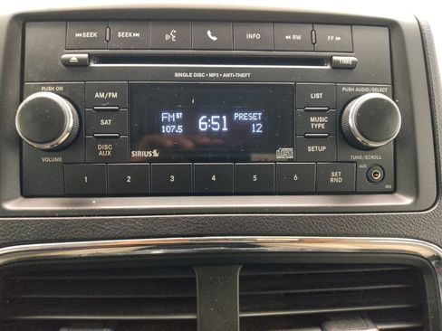 Used 2016 Dodge Grand Caravan American Value Package w/ UConnect Hands-Free Group FWD image 25