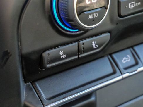 Used 2022 Chevrolet Silverado 2500 LT w/ Convenience Package image 26