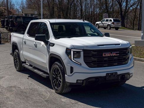 Used 2025 GMC Sierra 1500 Elevation w/ Preferred Package AWD/4WD image 3