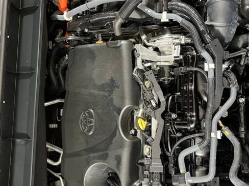 Used 2020 Toyota Highlander XLE image 24