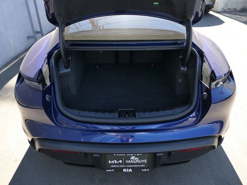 Used 2021 Porsche Taycan image 22