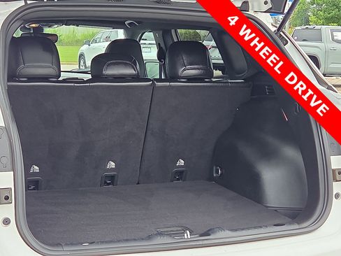 Used 2023 Jeep Compass Latitude AWD/4WD image 9
