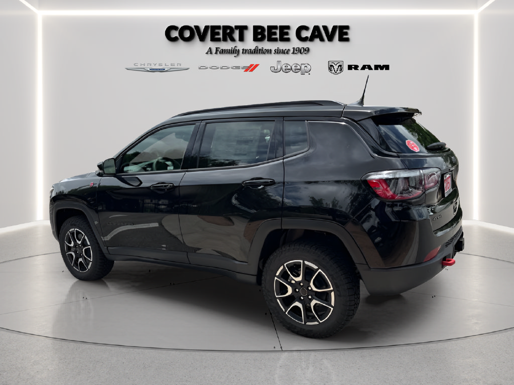 New 2026 Jeep Compass Trailhawk w/ Sun, Sound & Navigation Group AWD/4WD image 6