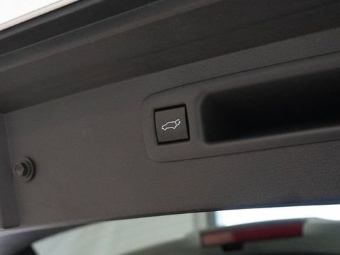 Used 2023 Toyota Highlander LE FWD image 14
