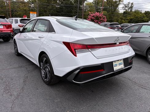 Used 2025 Hyundai Elantra Limited FWD image 5