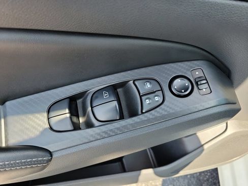 Used 2025 Nissan Altima 2.5 SV FWD image 18