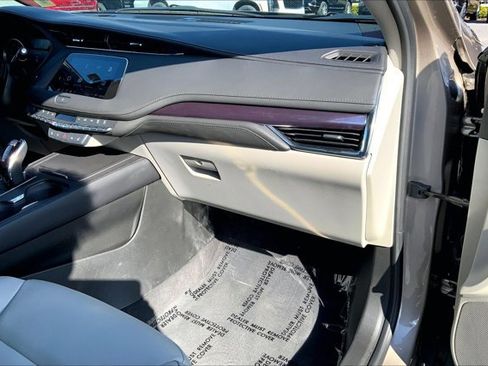 Used 2023 Cadillac XT4 Luxury w/ Cold Weather Package image 16