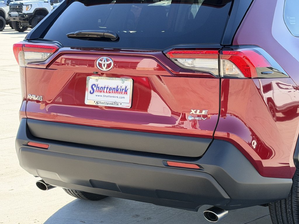 Used 2025 Toyota RAV4 XLE w/ Convenience Package AWD/4WD image 6