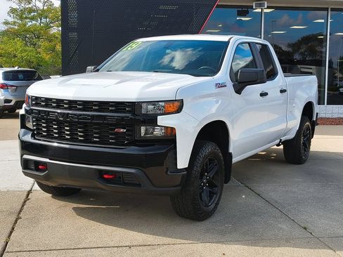 Used 2019 Chevrolet Silverado 1500 Custom Trail Boss w/ Custom Convenience Package AWD/4WD image 1