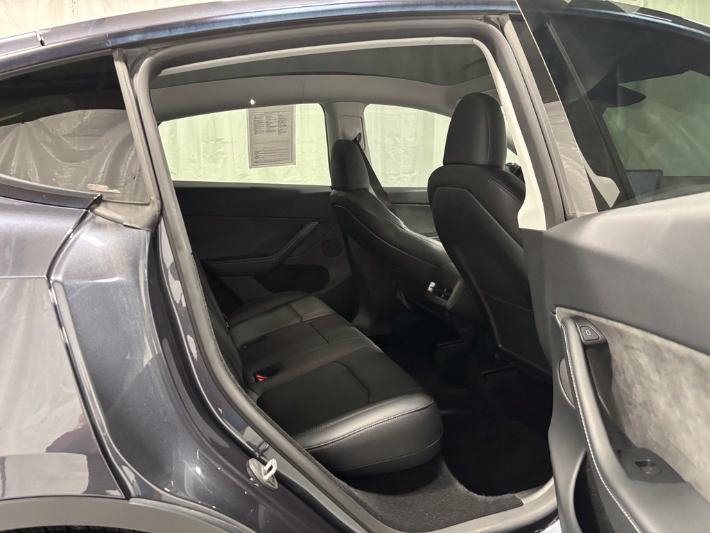 Used 2024 Tesla Model Y Long Range AWD/4WD image 46