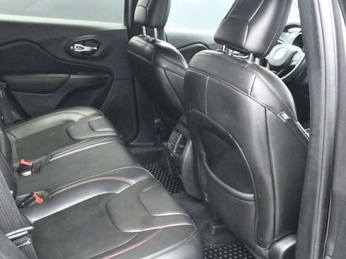 Used 2019 Jeep Cherokee Trailhawk w/ Comfort/Convenience Group image 9