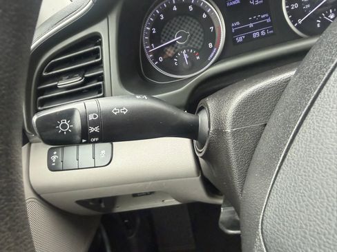 Used 2019 Hyundai Elantra SE FWD image 16