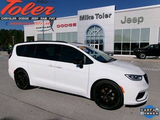 Used 2025 Chrysler Pacifica Limited video 1