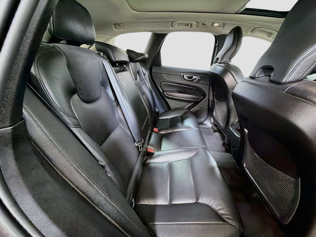 Used 2025 Volvo XC60 B5 Plus AWD/4WD image 29