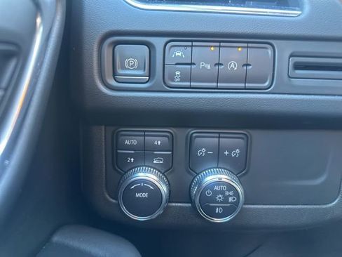 Used 2023 GMC Yukon SLT image 18