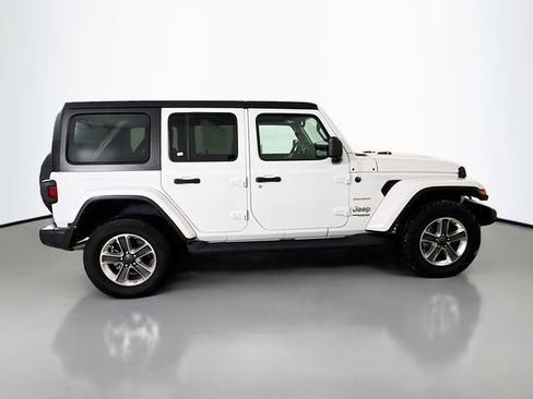 Used 2022 Jeep Wrangler Unlimited Sahara AWD/4WD image 8